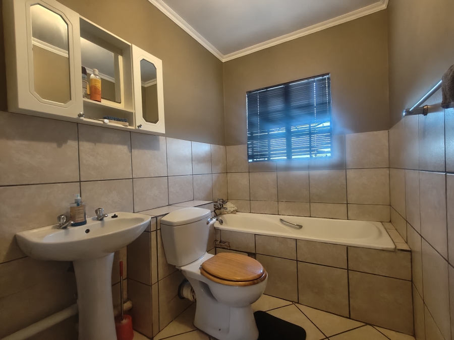 3 Bedroom Property for Sale in Azalea Park North West